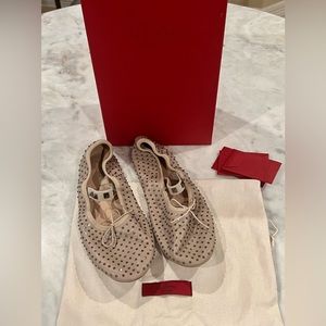 VALENTINO Nude Ballerina leather Flats with Crystals and Spikes. Size 40.
